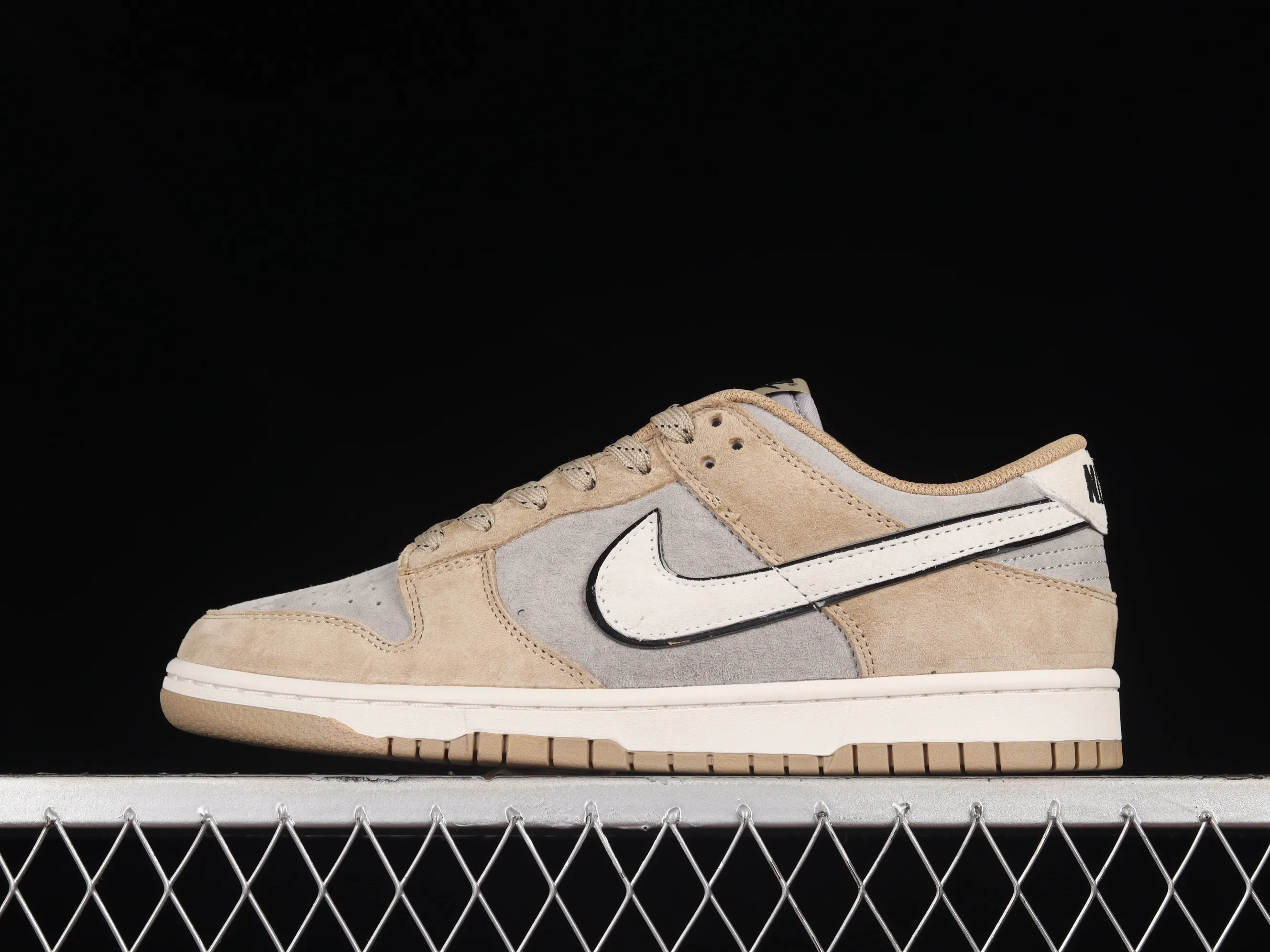 All Categories Nk SB Dunk Series Nk SB Dunk Low Low-top sneakers Special offer Otomo Katsuhiro x Nk SB Dunk Low "Steamboy OST" Creative customization collaboration Otomo Katsuhiro co-branded SB low-top sports casual sneakers FF0918-018